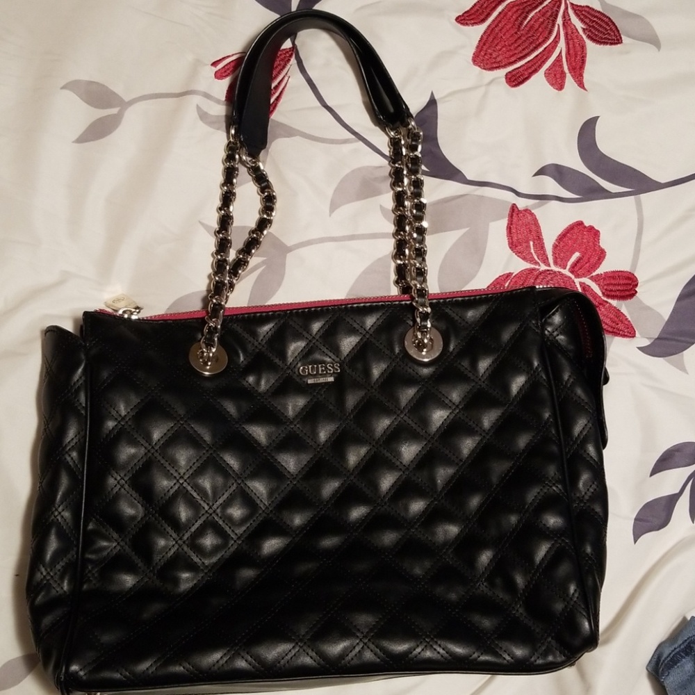Guess Darin Elegant Quilted Chain Carryall